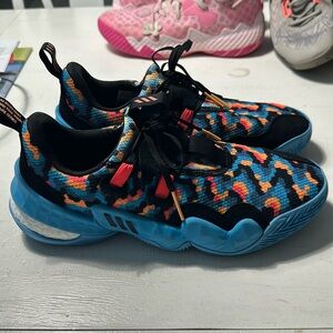 Men’s adidas tray young 1 pixels